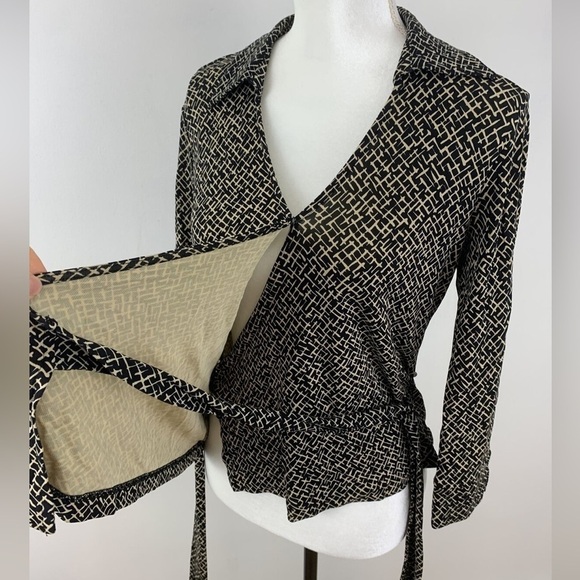 Talbots Womens Wrap Blouse Size M Black Beige Belt Tied Top Career Rayon Stretch - Picture 1 of 12